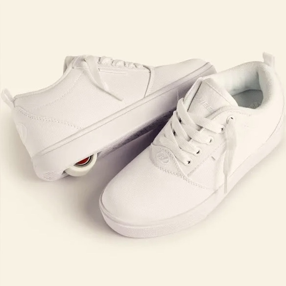 Brand New Heely’s Pro 20 lace up skate shoes